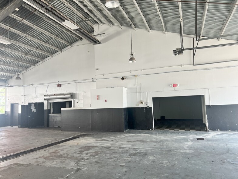 More Photos Of 1245 Central Park Ave, Yonkers Auto Dealership For Lease