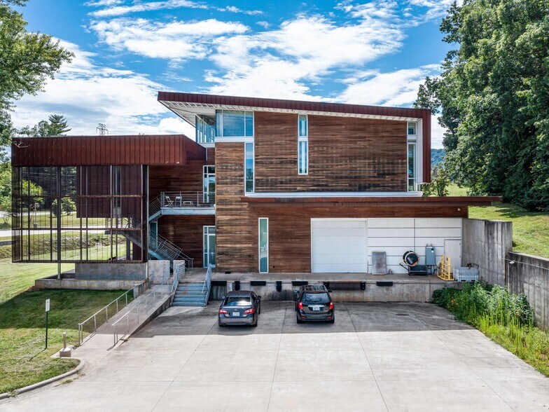 More Photos Of 76 Jupiter Rd, Weaverville Manufacturing For Lease