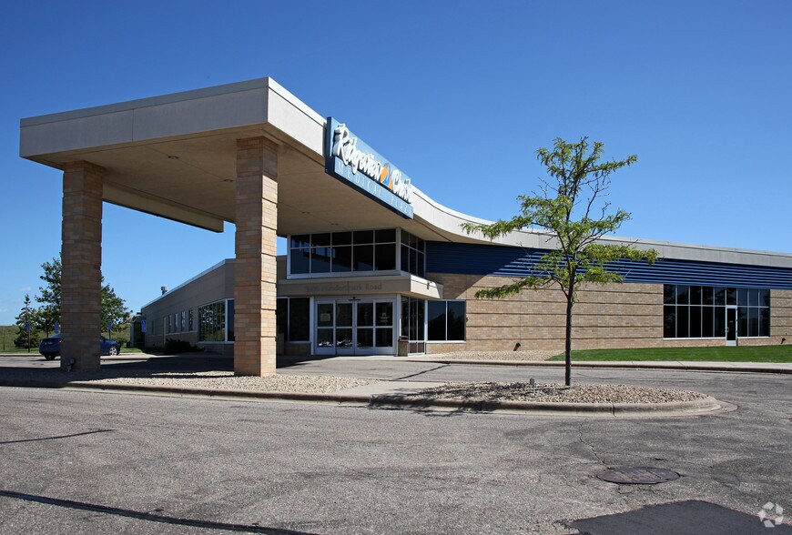 More Photos Of 3000 Hundertmark Rd, Chaska Medical For Lease