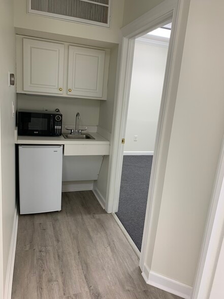 More Photos Of 8524 Six Forks Rd, Raleigh Office For Lease