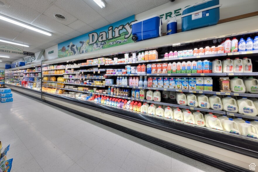 More Photos Of 80 S Broadway St, Green River Supermarket For Sale