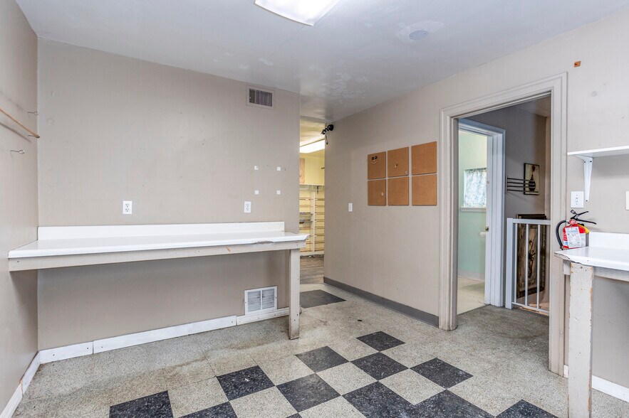 More Photos Of 5428 W Clearwater Ave, Kennewick Storefront Retail Office For Lease