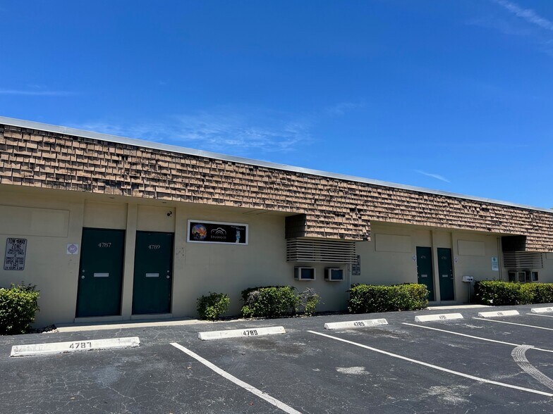 More Photos Of 4831-4837 NE 11th Ave, Oakland Park Warehouse For Lease