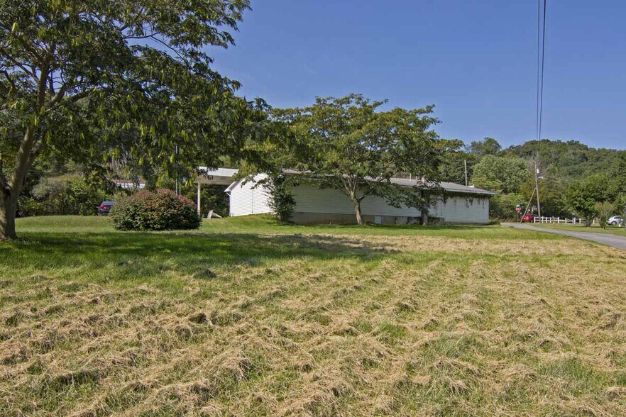 More Photos Of 4830 Highland Trl, Alderson General Retail For Sale