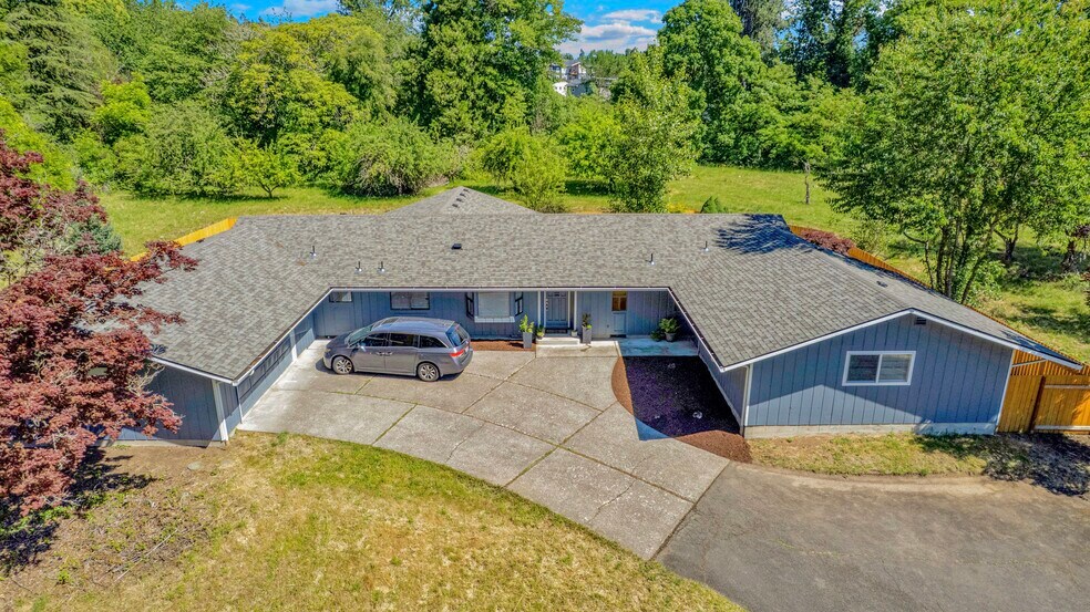 More Photos Of 16710 SE Sunnyside Rd, Happy Valley Flex For Sale