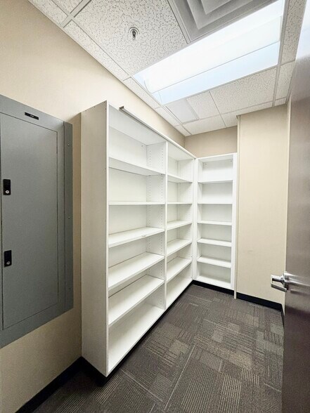 More Photos Of 1301 Poplar Dr, Medford Medical For Lease