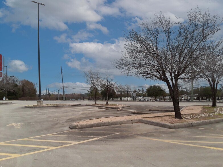 More Photos Of 20745 US 59 N, Humble Freestanding For Sale