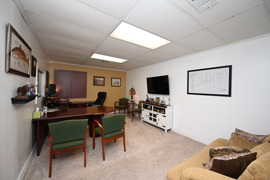 More Photos Of 805 12th St, Hempstead Office Residential For Sale