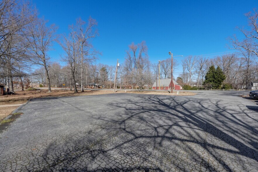 More Photos Of 1418 Freeway Dr, Reidsville Freestanding For Sale