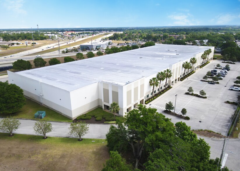 More Photos Of 2850 Interstate Dr, Lakeland Industrial For Lease