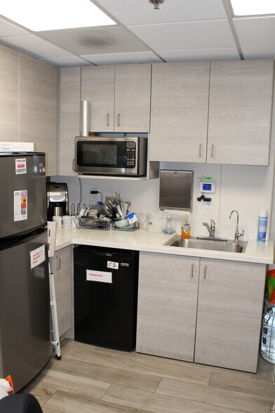 More Photos Of 355 Placentia Ave, Newport Beach Medical For Sale