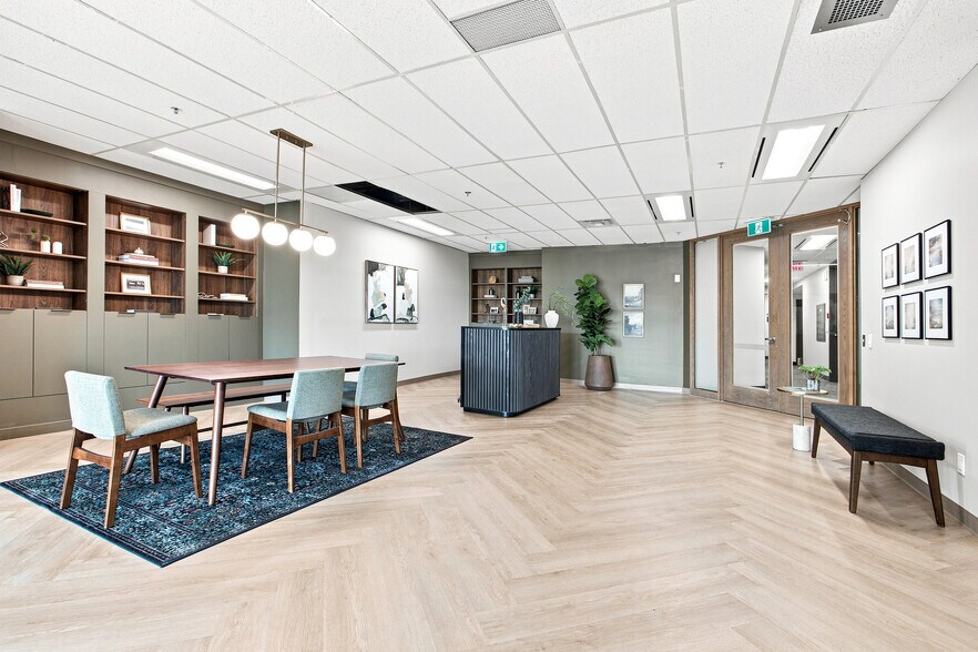 More Photos Of 100 York Blvd, Richmond Hill Medical For Lease