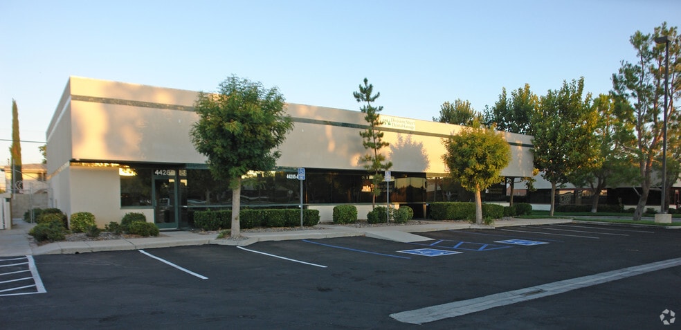 More Photos Of 44285 Lowtree Ave, Lancaster Medical For Lease