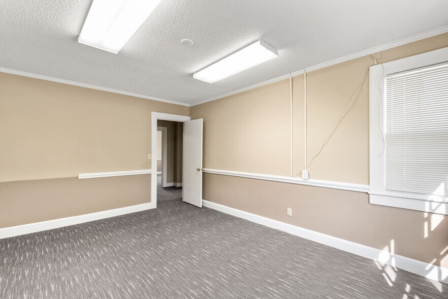 More Photos Of 302 N White St, Lancaster Office For Sale