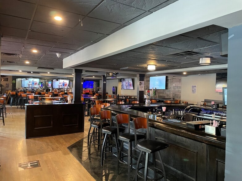 More Photos Of 17265 S Oak Park Ave, Tinley Park Office For Lease