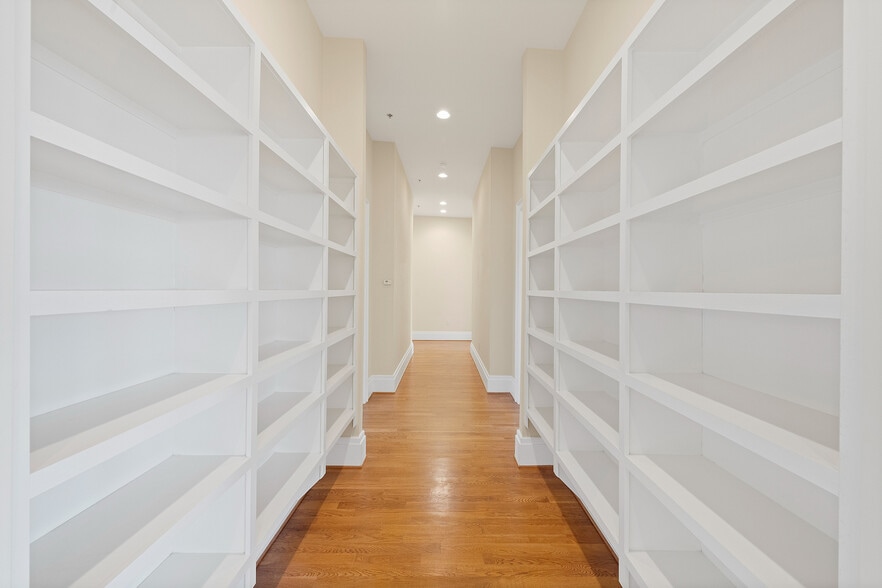 More Photos Of 2411 E Franklin St, Richmond Apartments For Lease