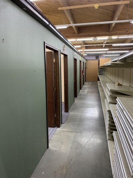 More Photos Of 335 N Wycoff Ave, Bremerton Distribution For Lease