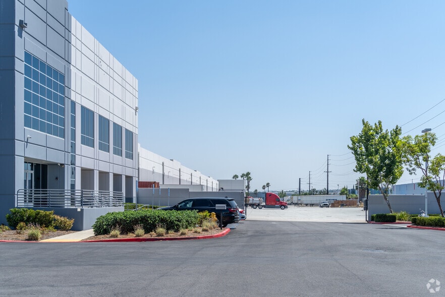 More Photos Of 2358 Cottonwood Ave, Riverside Warehouse For Lease