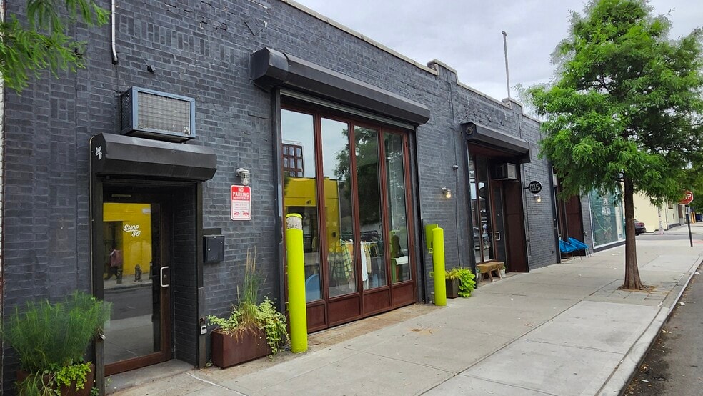 More Photos Of 39 Norman Ave, Brooklyn Showroom For Lease