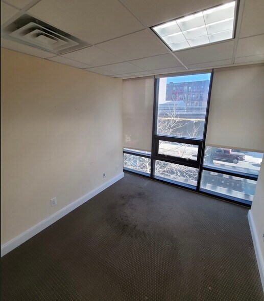 More Photos Of 30-74 31st St, Astoria Medical For Lease