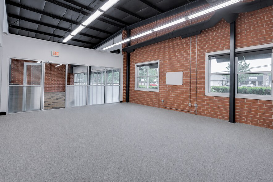 More Photos Of 211 N Pleasantburg Dr, Greenville Light Manufacturing For Sale
