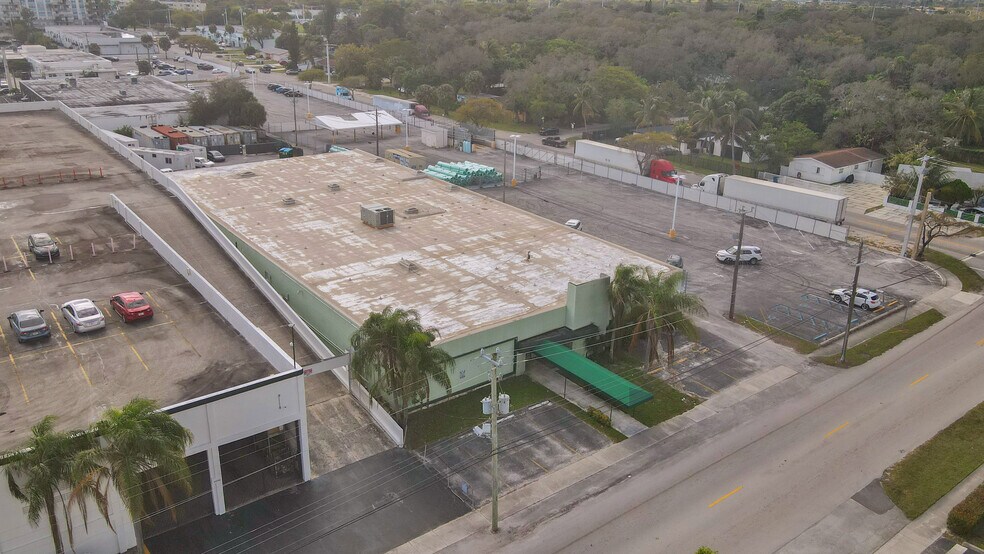 More Photos Of 1820 NE 146th St, Miami Manufacturing For Lease