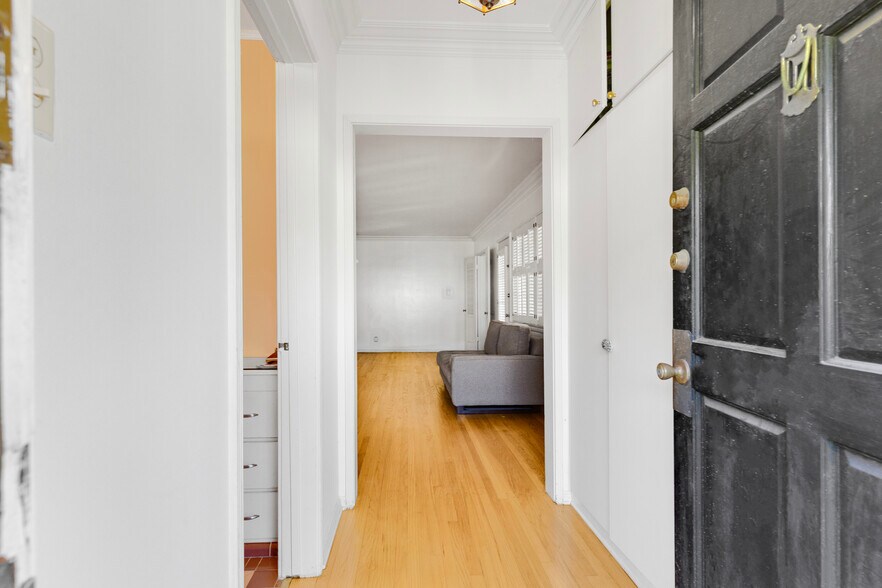 More Photos Of 11737 Bellagio Rd, Los Angeles Multifamily For Sale
