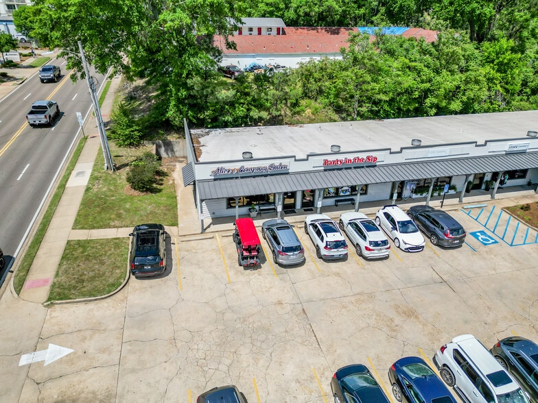 More Photos Of 1525 University Ave, Oxford General Retail For Sale