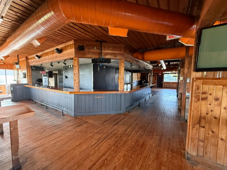 More Photos Of 21250 Eureka Rd, Taylor Restaurant For Lease