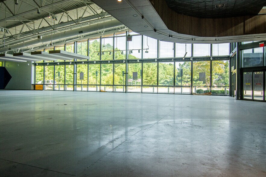 More Photos Of 553 US-70 W, Havelock Freestanding For Lease