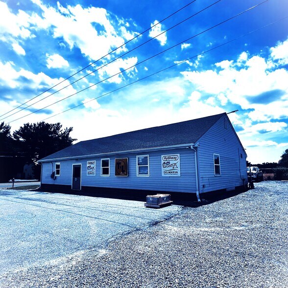 More Photos Of 11027 Delaware Ave, Laurel Land For Sale