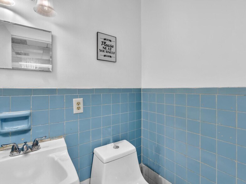 More Photos Of 1451 W Flagler St, Miami General Retail For Sale