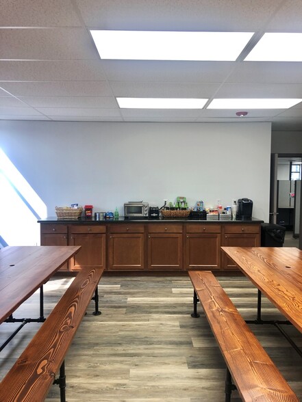 More Photos Of 15 Thames St, Groton Office For Lease