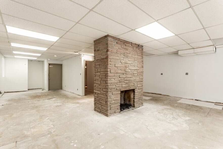 6214 Carrollton Ave, Indianapolis, IN 46220 Medical Office For Lease