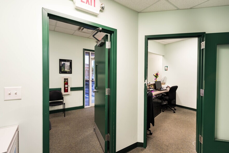 More Photos Of 3455 Ga-81, Loganville Medical For Sale