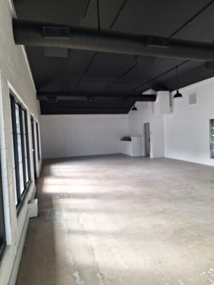 More Photos Of 115 N Main St, Centerville Convenience Store For Sale