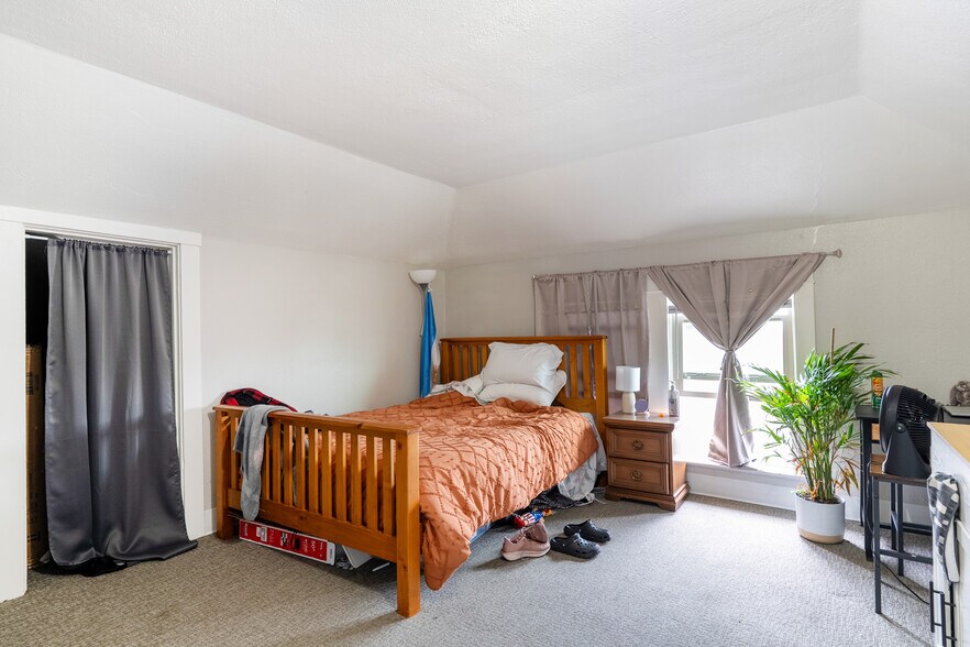 More Photos Of 2414 Hoyt Ave, Everett Apartments For Sale