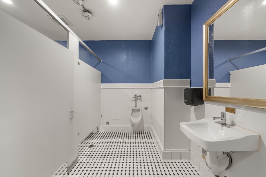 More Photos Of 917 Whittier Blvd, Montebello Storefront For Sale