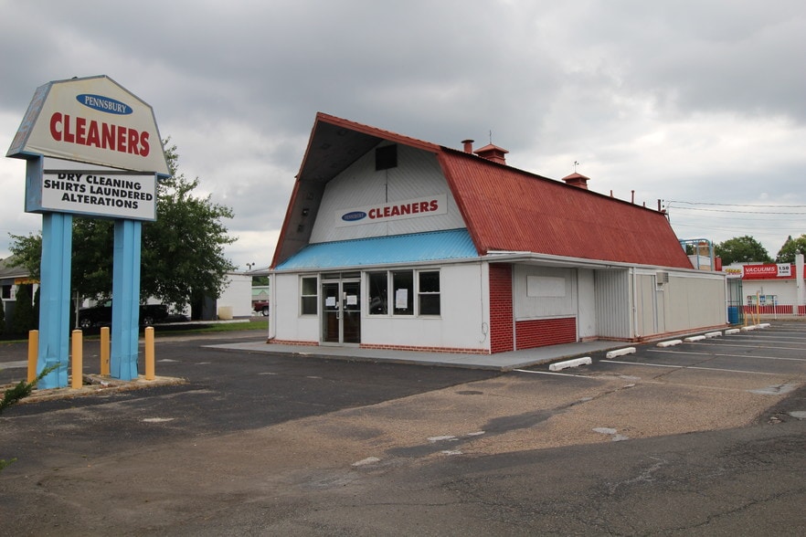 More Photos Of 905 W Trenton Ave, Morrisville Freestanding For Lease