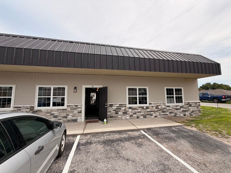 More Photos Of 904 Jan-Mar Ct, Clermont Flex For Lease