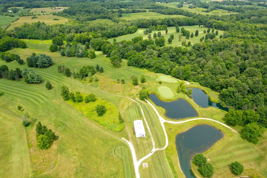 More Photos Of 7453 400 S, Marion Sports And Entertainment For Sale