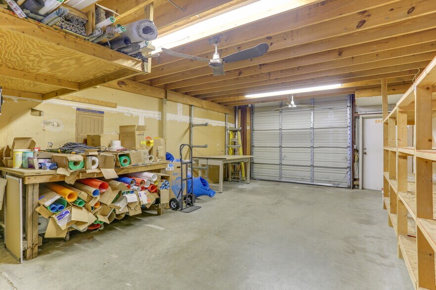 More Photos Of 1222 Executive Blvd, Chesapeake Showroom For Lease