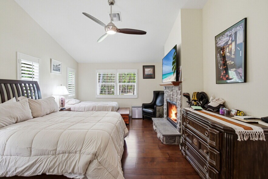 More Photos Of 4120 3rd Ave NW, Naples Apartments For Sale