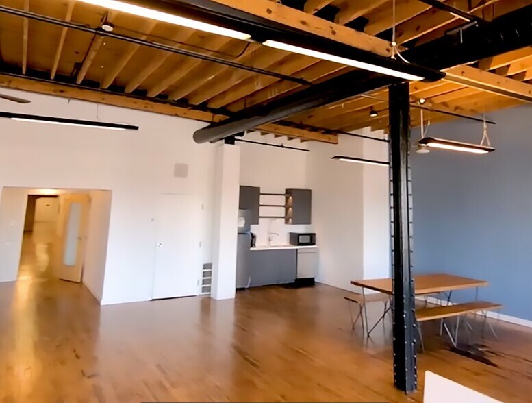More Photos Of 213 W institute Pl, Chicago Loft Creative Space For Lease