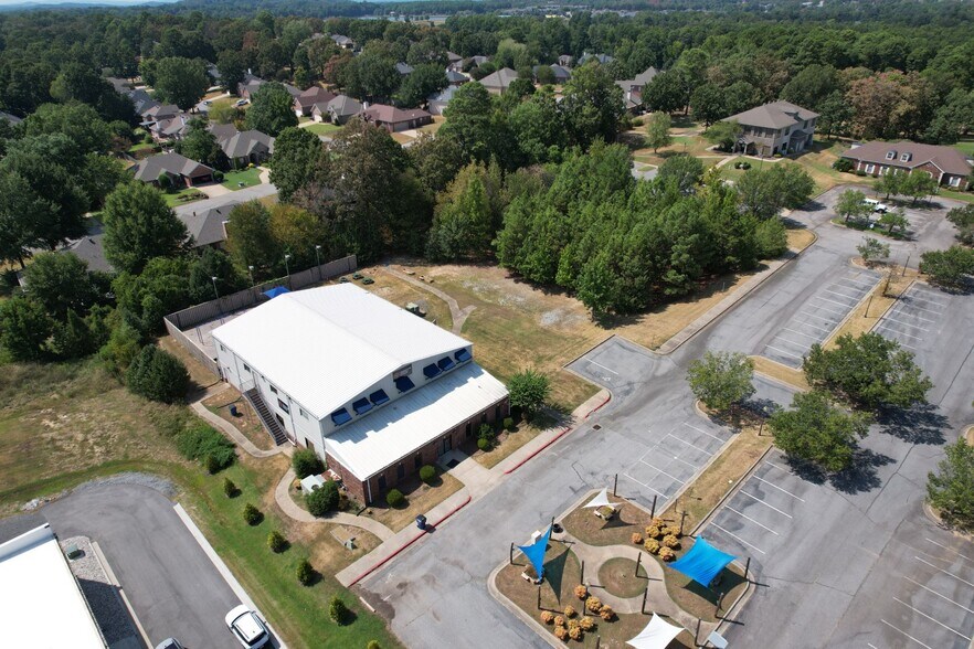 More Photos Of 2 Country Club Cir, Maumelle Office For Sale