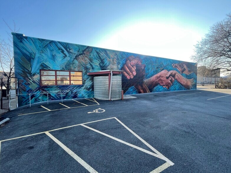 More Photos Of 400 N Ashland Ave, Chicago Warehouse For Lease