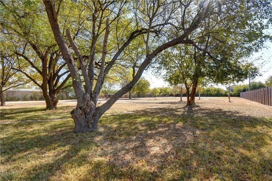 More Photos Of 3905 Prairie Ln, Austin Flex For Sale