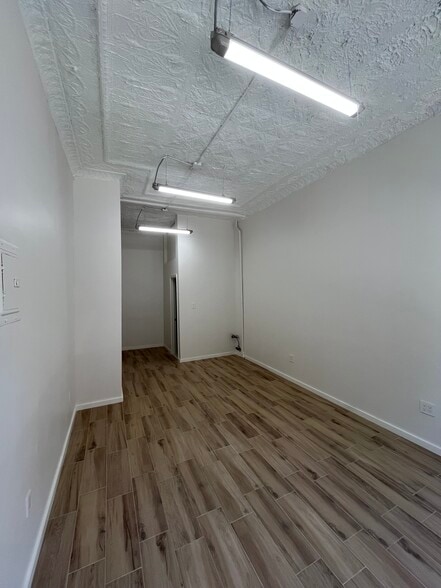 More Photos Of 1434 Astoria Blvd, Astoria Storefront Retail Residential For Lease