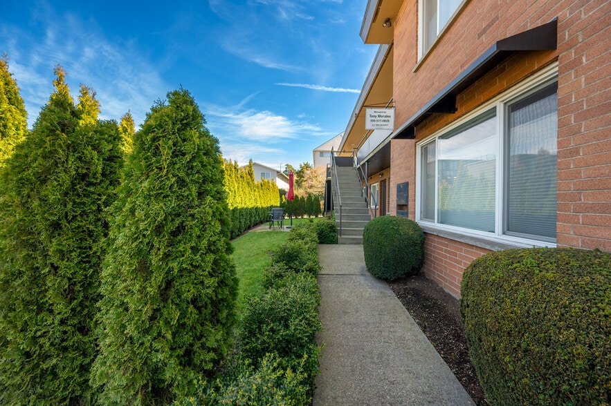 More Photos Of 533 4th Ave S, Edmonds Apartments For Sale