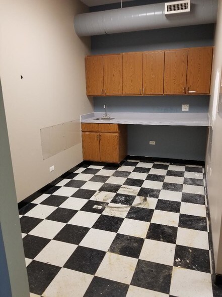 More Photos Of 5907 W 35th St, Cicero Restaurant For Lease